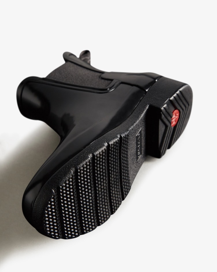 Bota Chelsea Preta Com Acabamento Refinado Brilho Refinado Para Mulher Hunter