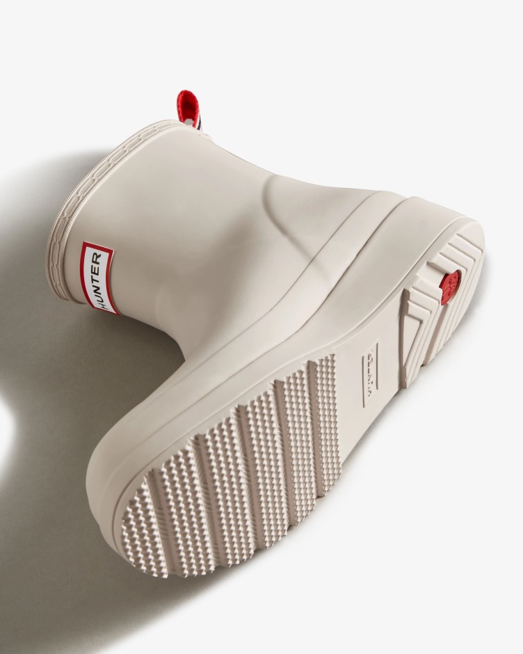 Botas De Chuva Curtas Femininas Hunter Play Cinza Claro